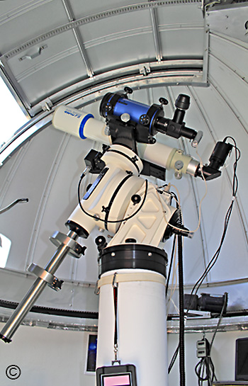 Sternwarte - innen - mit Teleskop
